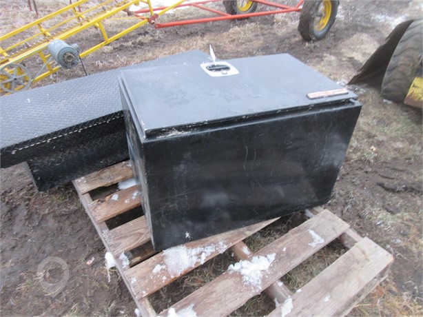 WEATHER GUARD UNDER RAIL TOOL BOX Used Tool Box Truck / Trailer Components auction results