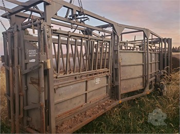 titan cattle squeeze chutes