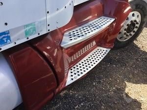2010 KENWORTH T660 Used Cab Truck / Trailer Components for sale