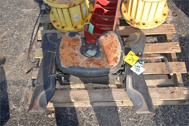 PICKUP FIFTH WHEEL HITCH BY CURT Used Fifth Wheel Truck / Trailer Components auction results