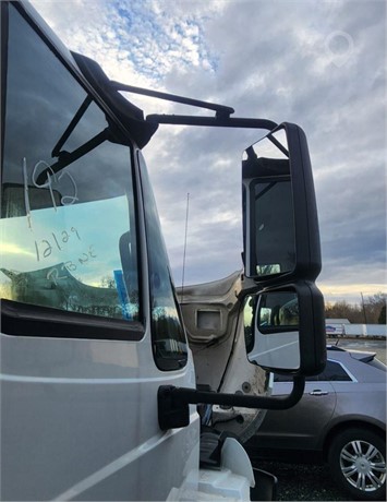 2015 INTERNATIONAL DURASTAR 4300 Used Glass Truck / Trailer Components for sale