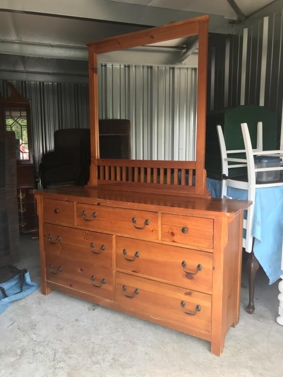 Vaughan Bassett Dresser And Mirror Ashby Auction Company