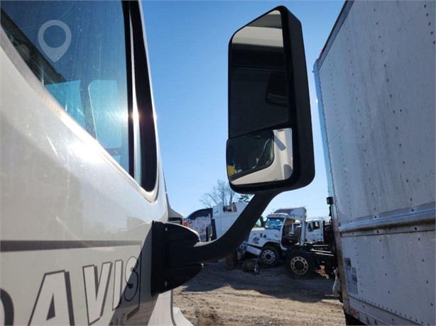 2016 FREIGHTLINER CASCADIA 125 Used Glass Truck / Trailer Components for sale