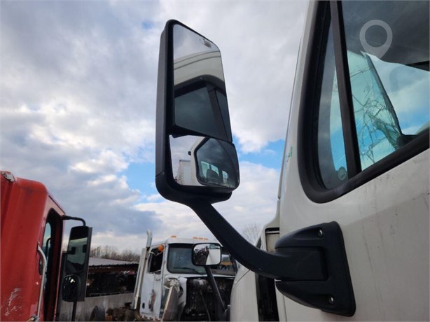 2011 FREIGHTLINER CASCADIA 125 Used Glass Truck / Trailer Components for sale