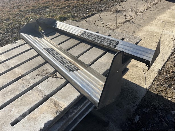 LUVERNE STEPS Used Body Panel Truck / Trailer Components auction results