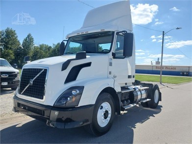 conventional day cab trucks for sale in evansville indiana 736 listings truckpaper com page 1 of 30 conventional day cab trucks for sale in