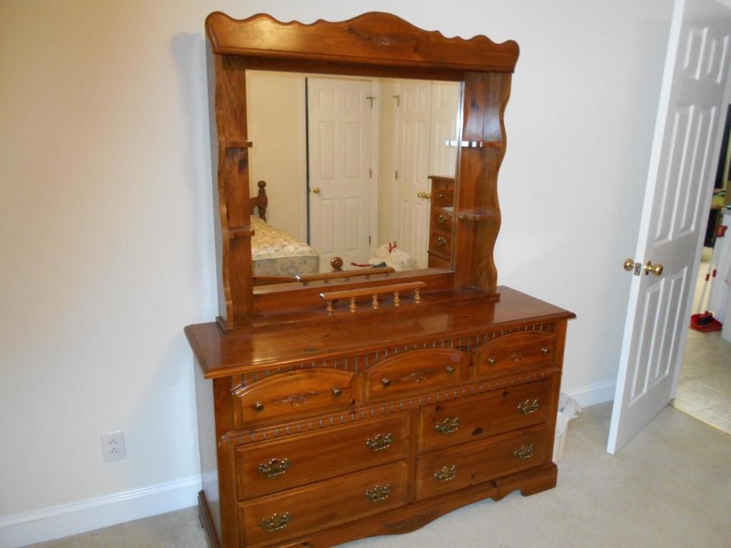 Broyhill 7 Drawer Dresser With Mirror John Pischke Auctioneer