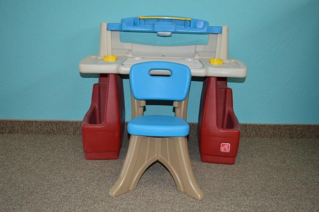 Step 2 Kids Desk W Chair Plastic Toodle Loo Auctions
