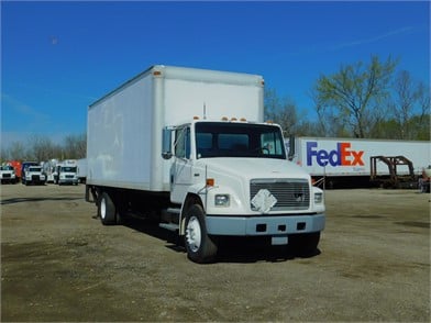 Crew Cab Box Truck Straight Truck Class 6 Gvw 19501 26000 Trucks For Sale Commercial Truck Trader