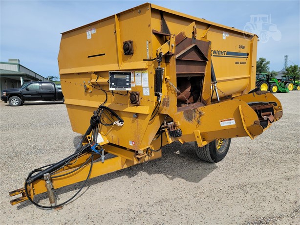 KNIGHT 3036 Used Feed/Mixer Wagon for sale