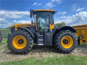 JCB FASTRAC 4220 175 HP to 299 HP Tractors For Sale