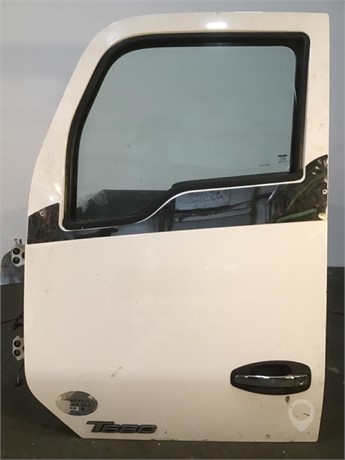 2015 KENWORTH T680 Used Door Truck / Trailer Components for sale