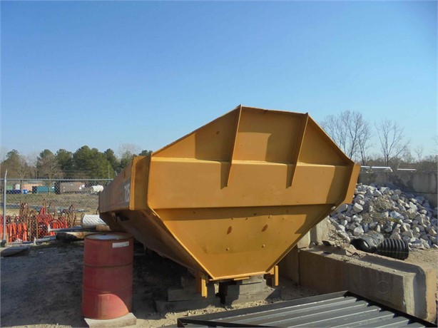 2004 CATERPILLAR 725 Used Bed for sale