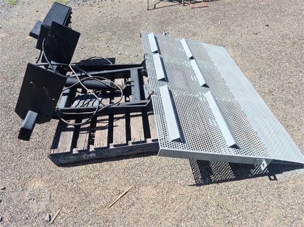 MAXON TAILGATE Used Lift Gate Truck / Trailer Components for sale