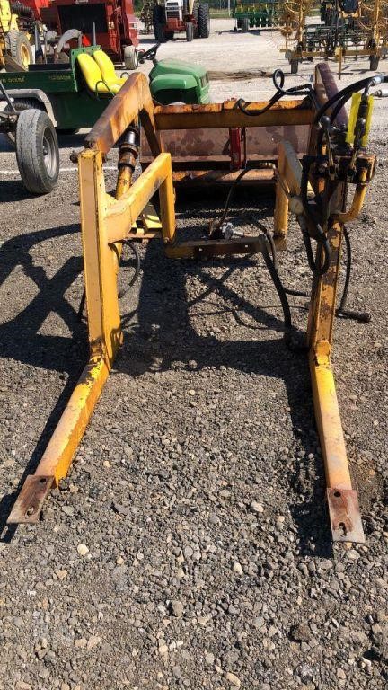 Freeman Loader Off Of A 135 Massey Other Items Auction Results 1 Listings Tractorhouse Com Page 1 Of 1