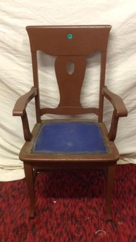 E4 very solid wood vintage chair. Michigan Online 