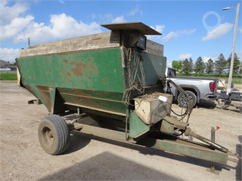 HENKE FEEDER WAGON W/ SCALE Used Other upcoming auctions