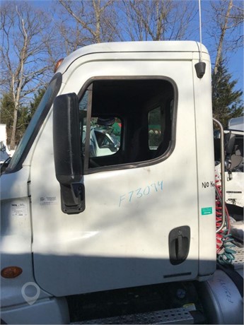 2012 FREIGHTLINER CASCADIA 125 Used Cab Truck / Trailer Components for sale
