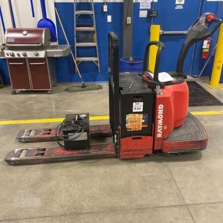 2012 RAYMOND 8400 Used Pallet Truck Forklifts for hire