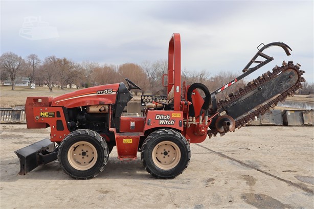 2010 DITCH WITCH RT45 Used 乘坐式开沟机/电缆犁