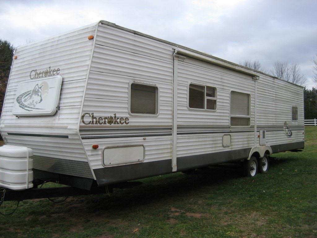 30 foot travel trailer with king bed