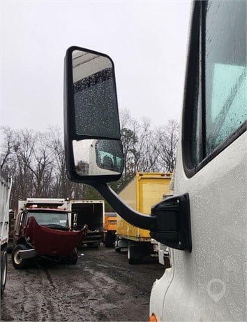 2016 FREIGHTLINER CASCADIA 113 Used Glass Truck / Trailer Components for sale