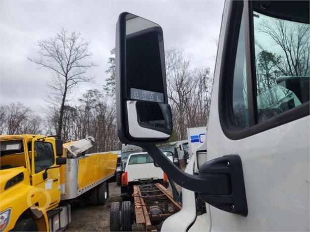 2014 FREIGHTLINER CASCADIA 125 Used Glass Truck / Trailer Components for sale