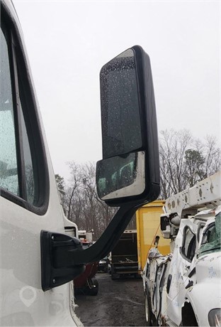 2016 FREIGHTLINER CASCADIA 113 Used Glass Truck / Trailer Components for sale