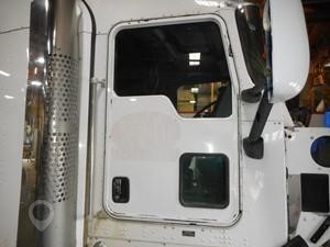 2002 KENWORTH T800 Used Door Truck / Trailer Components for sale