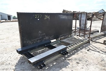 SKATE ROLL LIFT TABLE Used Workbenches / Tables Shop / Warehouse upcoming auctions