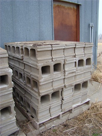 UNKNOWN CONCRETE BLOCKS Used Other Building Materials Building Supplies auction results