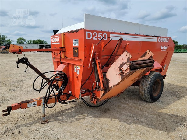 OSWALT D250 Used Feed/Mixer Wagon for sale
