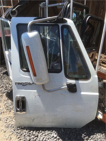 2014 INTERNATIONAL PROSTAR Used Glass Truck / Trailer Components for sale
