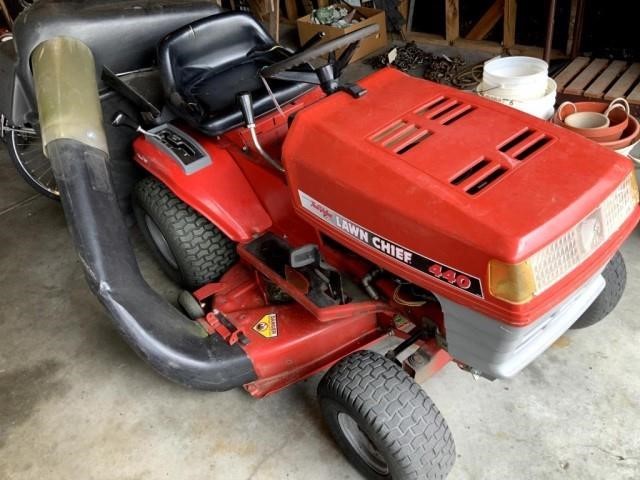 True Value Lawn Chief 440 Riding Lawn Mower Live And Online Auctions
