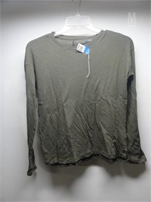 Olive Green Universal Threads Shirt Size Xs Otros Artículos - ammco bus t shirt roblox id