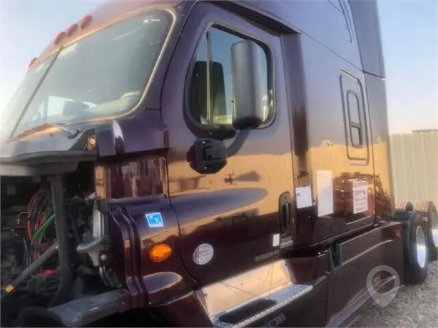 2018 FREIGHTLINER CASCADIA 125 Used Glass Truck / Trailer Components for sale