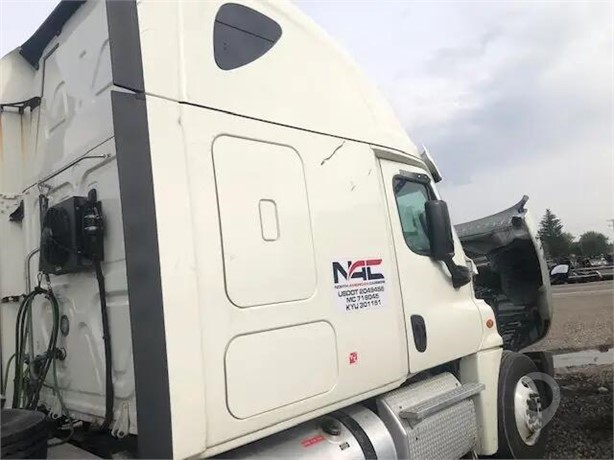 2018 FREIGHTLINER CASCADIA 125 Used Cab Truck / Trailer Components for sale