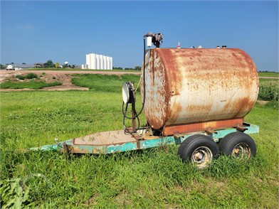 Rubbermaid 150 gallon poly tank; Site 3: Grand Meadow, MN - Maring Auction  Co LLC