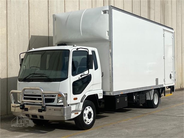 2010 MITSUBISHI FUSO FIGHTER 6 Used Pantech Trucks for sale