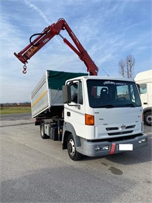 NISSAN ATLEON 110 Vrachtwagen Met GrijperKraan Te Koop