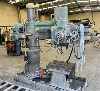 CARLTON 4' FOOT RADIAL ARM DRILL ON 9" INCH COLUMN Used Industrial Machines Shop / Warehouse for sale
