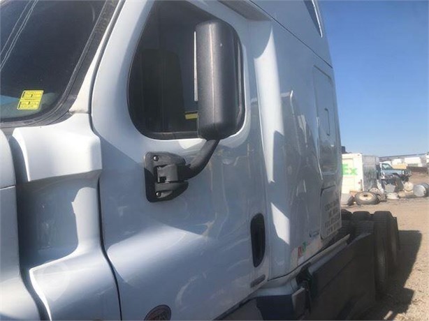 2017 FREIGHTLINER CASCADIA 125 Used Door Truck / Trailer Components for sale