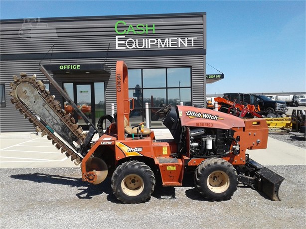 2015 DITCH WITCH RT45 Used ライドオントレンチャー/ケーブルプラウ for rent