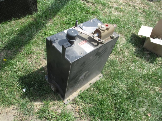 HYDRAULIC RESERVOIR TANK AND VALVE New Other Truck / Trailer Components auction results