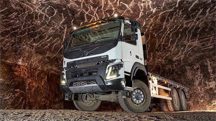 Full-up FMx, Volvo FMX 6x6 tractor unit & its tipping trail…