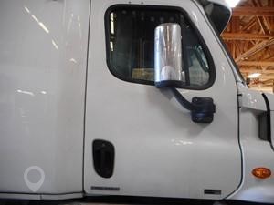 2011 FREIGHTLINER CASCADIA 125 Used Glass Truck / Trailer Components for sale