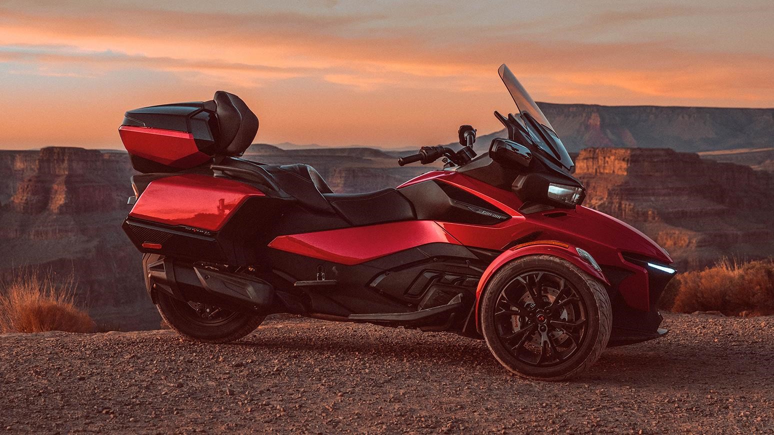 CanAm Spyder RT 3Wheeler & SkiDoo Expedition Extreme Snowmobile Win