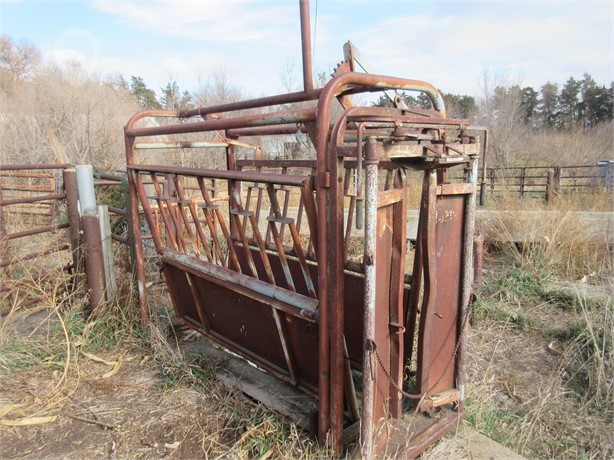 SQUEEZE CHUTE SELF CATCHING Used Livestock auction results