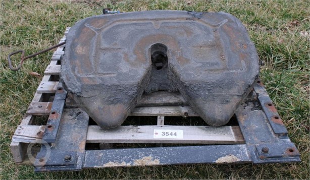 SEMI 5TH WHEEL PLATE Used Fifth Wheel Truck / Trailer Components auction results