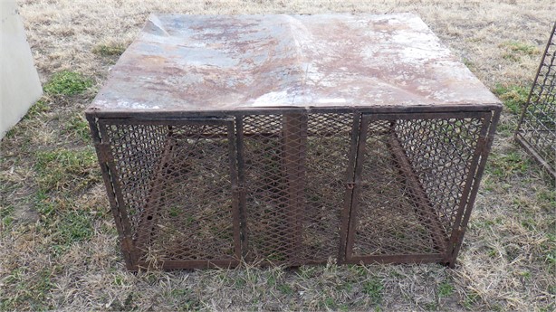 CUSTOM MADE DOG BOX Used Sporting Goods / Outdoor Recreation Personal Property / Household items auction results